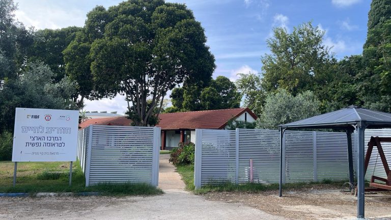 dc957fee-d08d-4a96-977e-5dee57f0e2cc